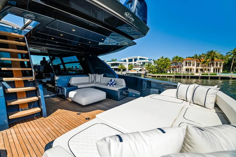 Slide: The Image of Riva 76' Perseo Super 2025 - 30