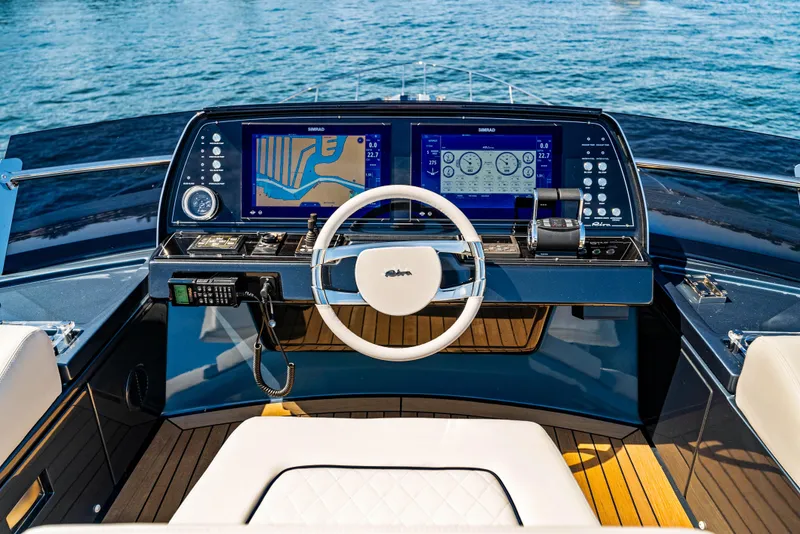 Slide: The Image of Riva 76' Perseo Super 2025 - 31