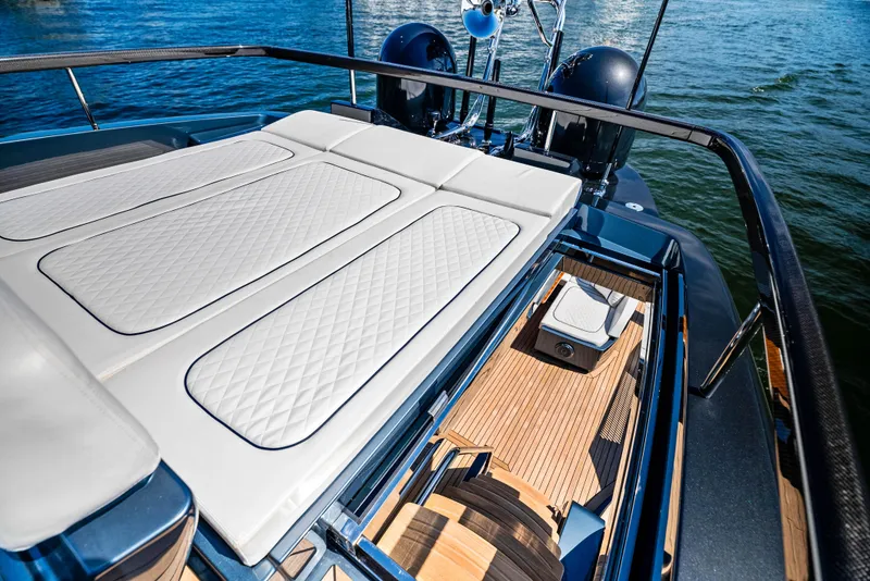 Slide: The Image of Riva 76' Perseo Super 2025 - 33