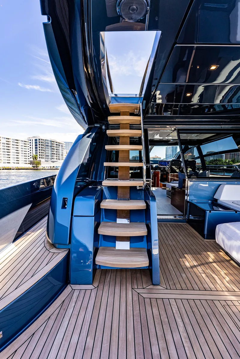 Slide: The Image of Riva 76' Perseo Super 2025 - 50