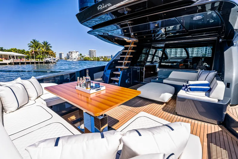 Slide: The Image of Riva 76' Perseo Super 2025 - 51