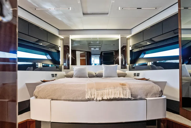 Slide: The Image of Riva 76' Perseo Super 2025 - 53