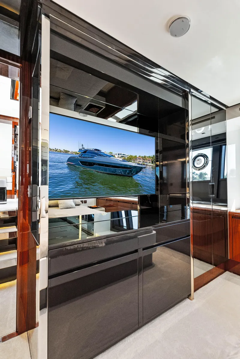 Slide: The Image of Riva 76' Perseo Super 2025 - 64