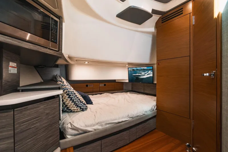 Slide: The Image of Tiara 43 LS 2021 - 52