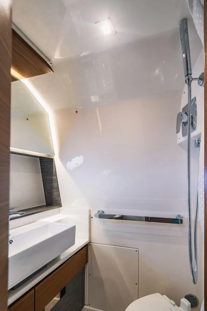 Slide: The Image of Tiara 43 LS 2021 - 57