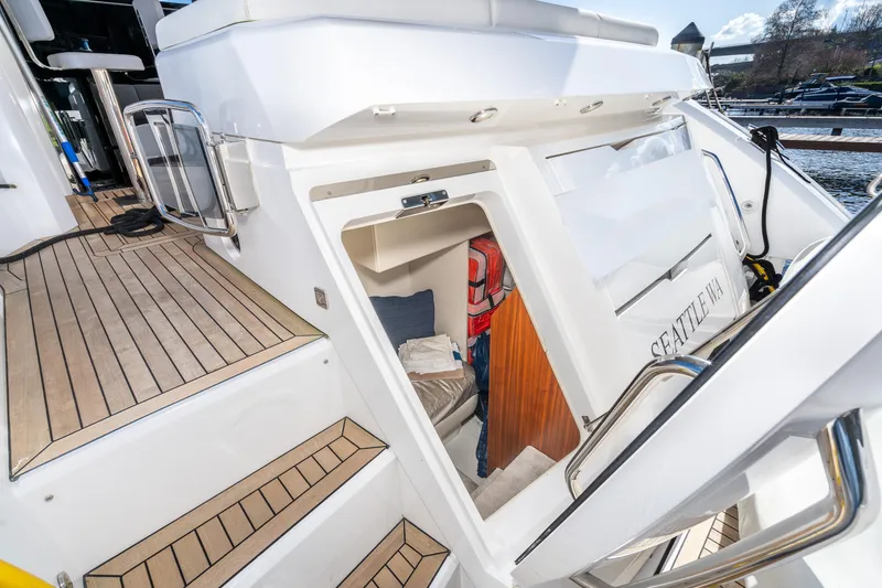 Slide: The Image of Sunseeker Manhattan 52 2017 - 52
