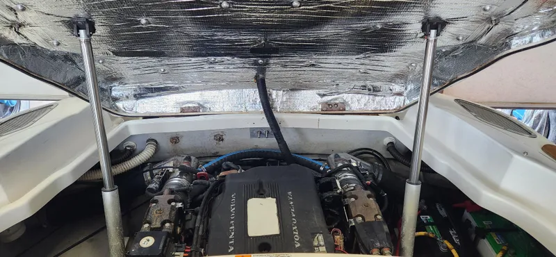 Slide: The Image of 2004 Chris-Craft Corsair 25 engine compartment with open hatch. - 6