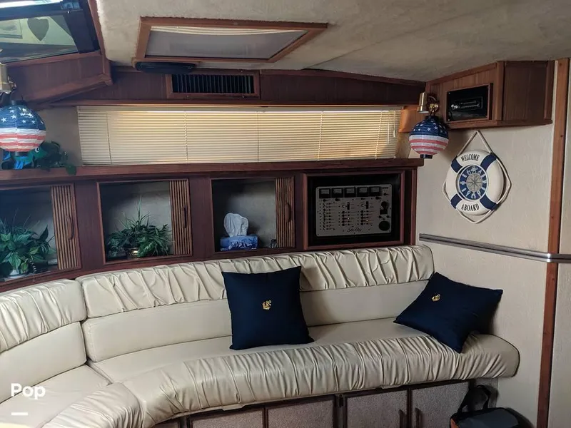 Slide: The Image of 1986 Sea Ray 390 EC for sale in Toledo, OH - 4