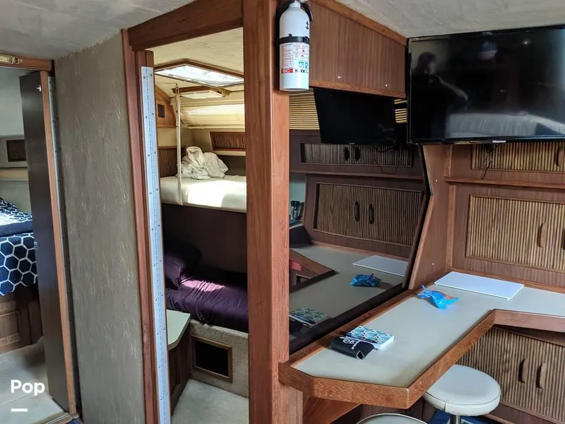 Slide: The Image of 1986 Sea Ray 390 EC for sale in Toledo, OH - 6