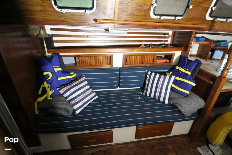 Slide: The Image of 1982 Endeavour 32 for sale in Camden, OH - 11