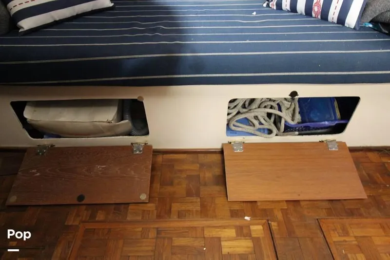 Slide: The Image of 1982 Endeavour 32 for sale in Camden, OH - 14