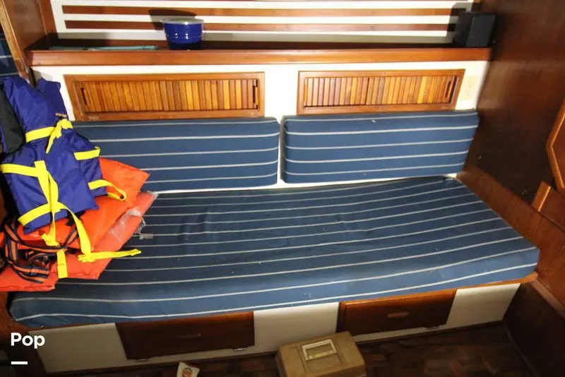 Slide: The Image of 1982 Endeavour 32 for sale in Camden, OH - 16