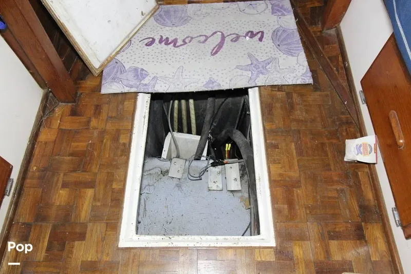 Slide: The Image of 1982 Endeavour 32 for sale in Camden, OH - 56