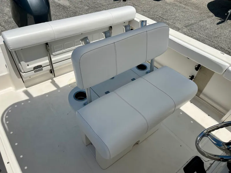 Slide: The Image of Robalo R222 2016 - 10