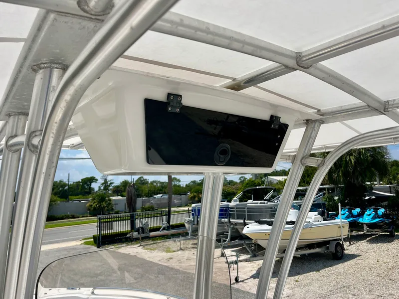Slide: The Image of Robalo R222 2016 - 13