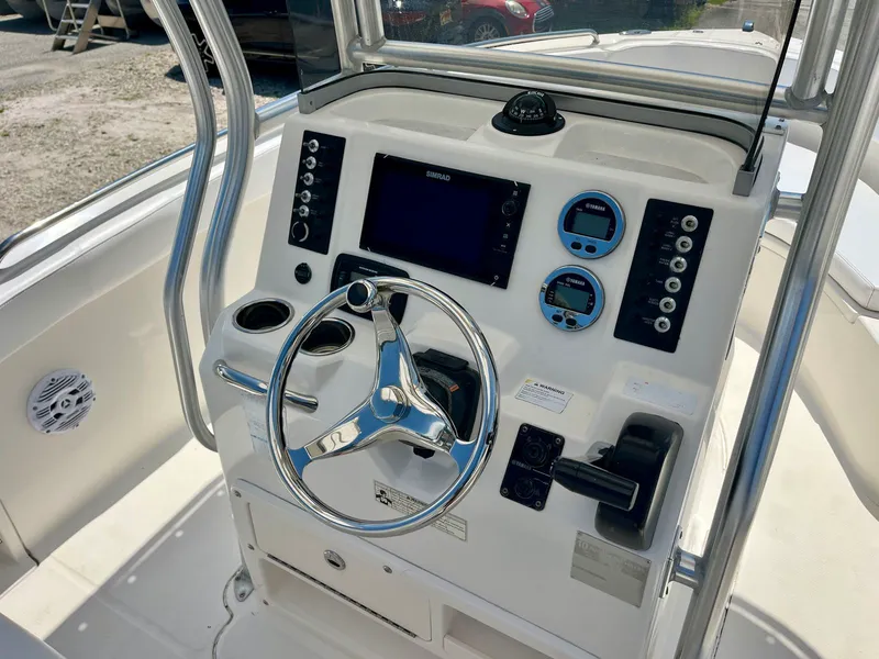 Slide: The Image of Robalo R222 2016 - 8