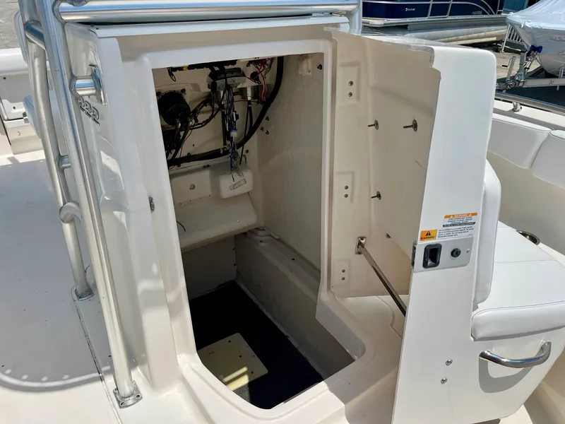 Slide: The Image of Robalo R222 2016 - 15