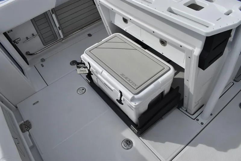 Slide: The Image of Blackfin 272CC 2024 - 50