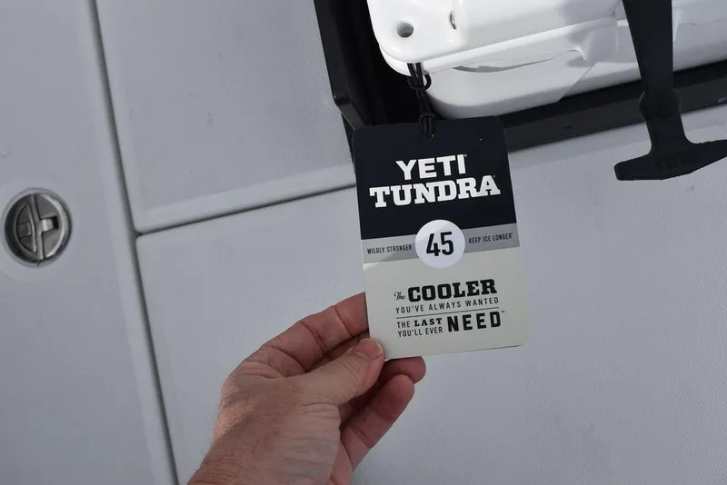 Slide: The Image of Blackfin 272CC 2024 - 52