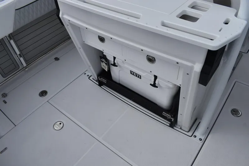 Slide: The Image of Blackfin 272CC 2024 - 53