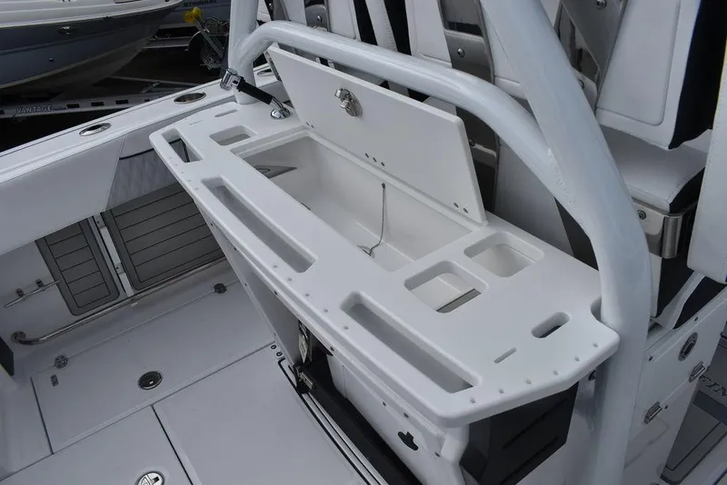 Slide: The Image of Blackfin 272CC 2024 - 55