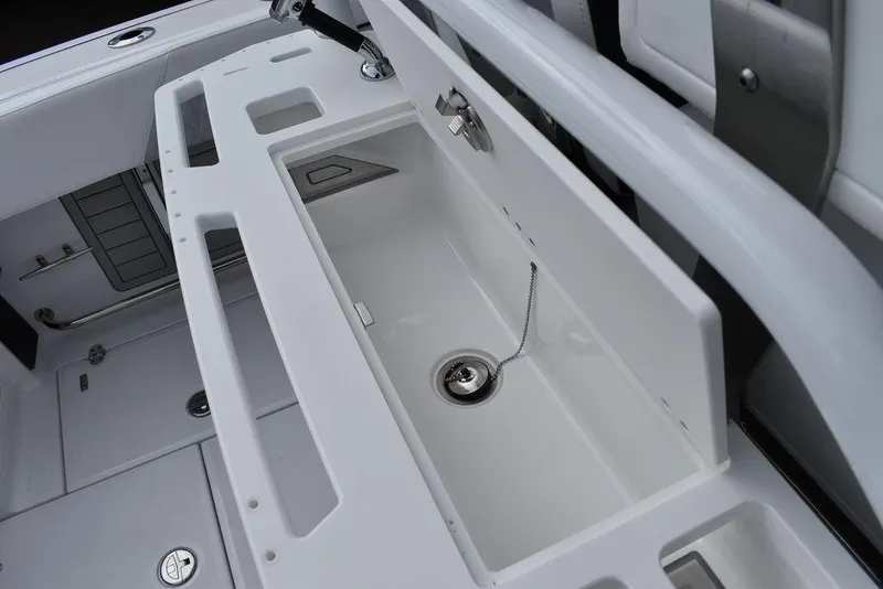 Slide: The Image of Blackfin 272CC 2024 - 57