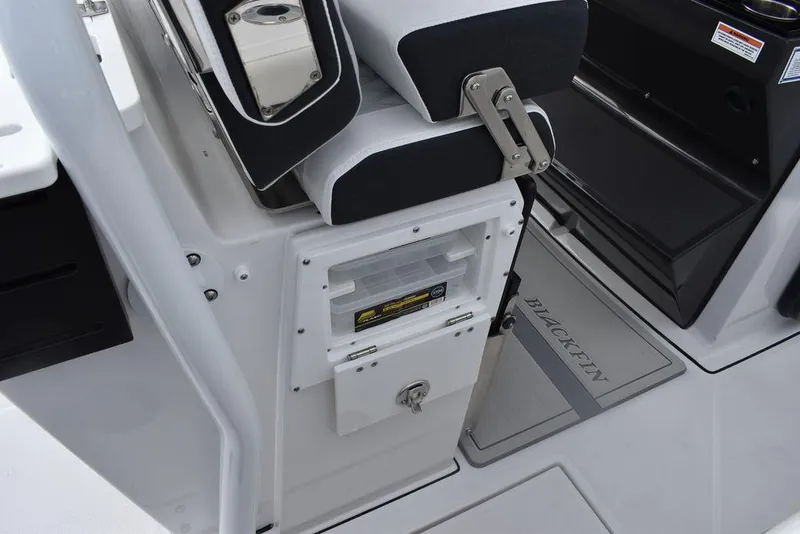 Slide: The Image of Blackfin 272CC 2024 - 58