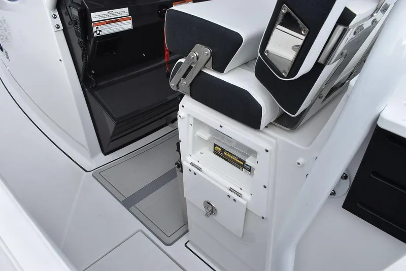 Slide: The Image of Blackfin 272CC 2024 - 59