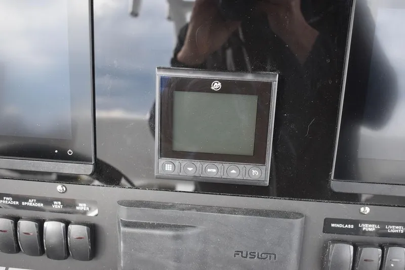 Slide: The Image of Blackfin 272CC 2024 - 68