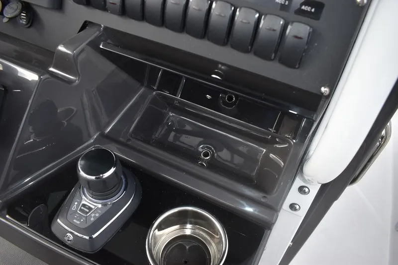 Slide: The Image of Blackfin 272CC 2024 - 73