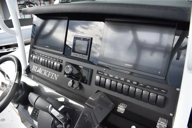 Slide: The Image of Blackfin 272CC 2024 - 75