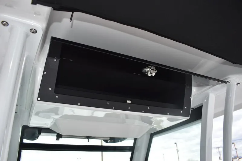 Slide: The Image of Blackfin 272CC 2024 - 80