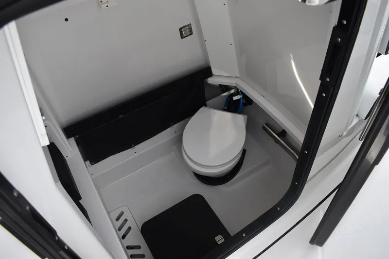 Slide: The Image of Blackfin 272CC 2024 - 86