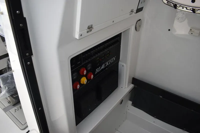 Slide: The Image of Blackfin 272CC 2024 - 87