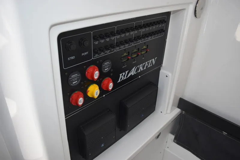 Slide: The Image of Blackfin 272CC 2024 - 88