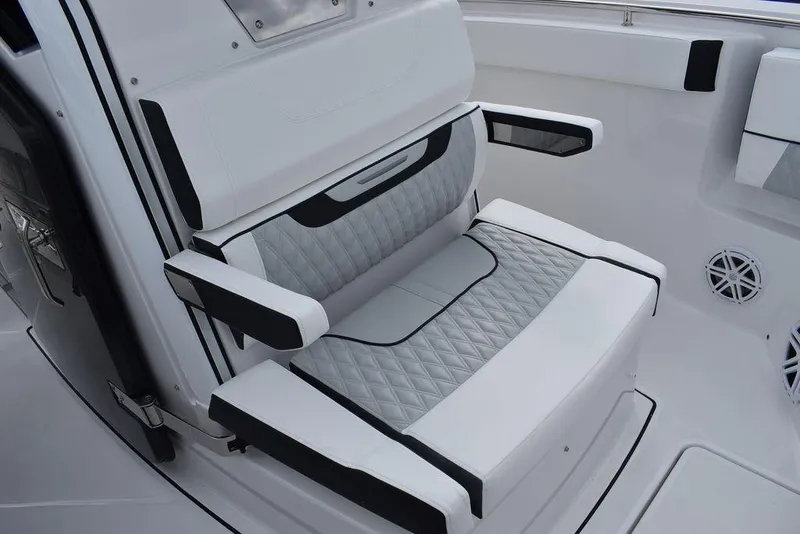 Slide: The Image of Blackfin 272CC 2024 - 95