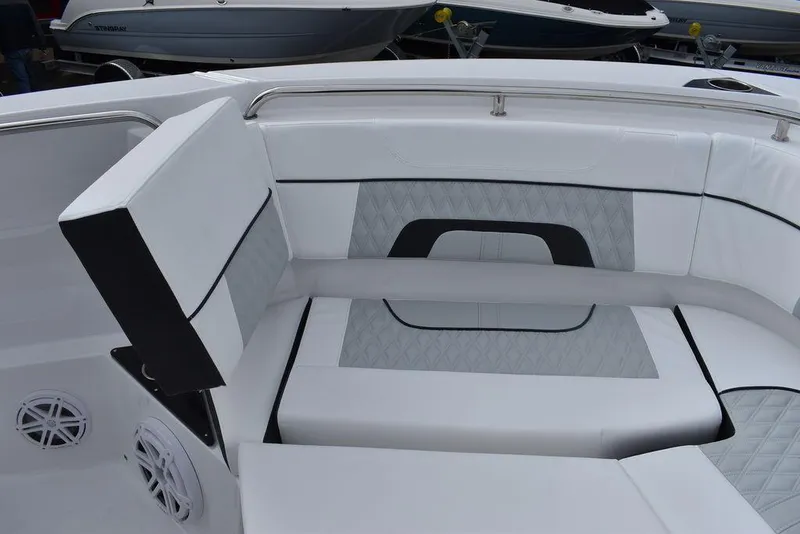 Slide: The Image of Blackfin 272CC 2024 - 99