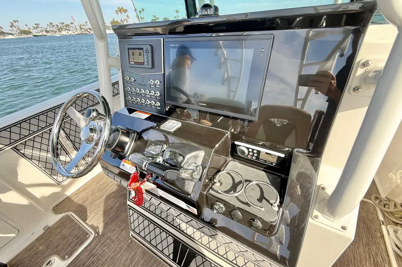 Slide: The Image of Wellcraft 302 Fisherman 2018 - 8