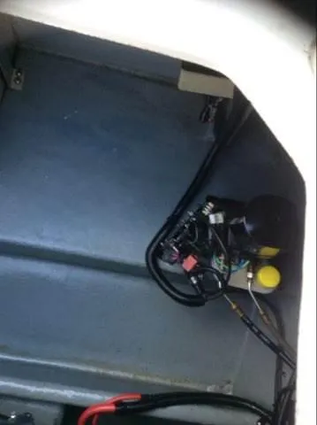 Slide: The Image of Engine compartment of 1996 Sea Ray 270 Sundancer Special Edition boat. - 8