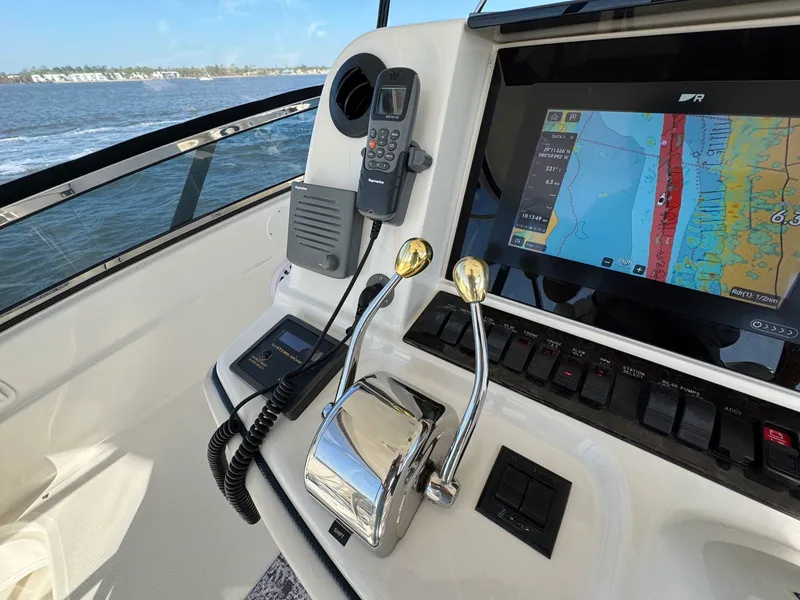 Slide: The Image of Sea ray 500 Sedan Bridge 2005 - 11