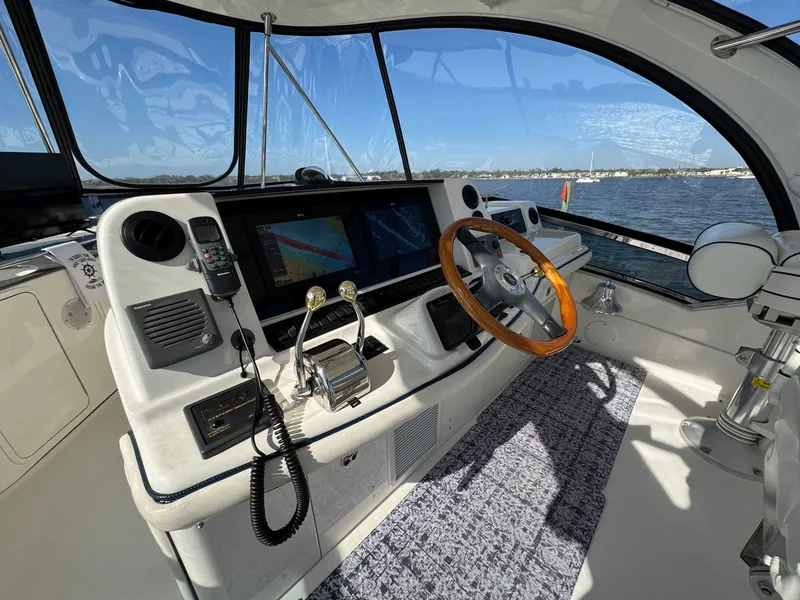 Slide: The Image of Sea ray 500 Sedan Bridge 2005 - 14