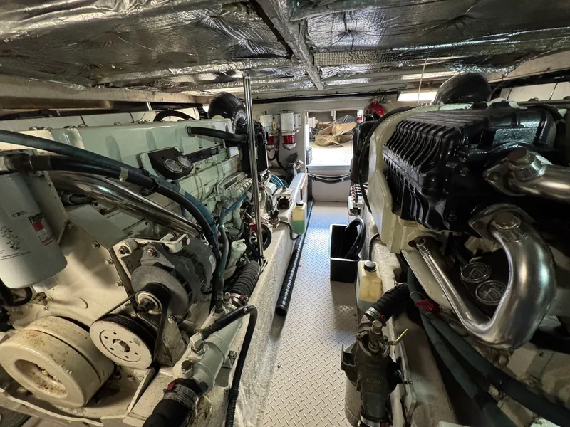 Slide: The Image of Sea ray 500 Sedan Bridge 2005 - 17