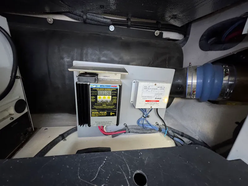 Slide: The Image of Sea ray 500 Sedan Bridge 2005 - 24