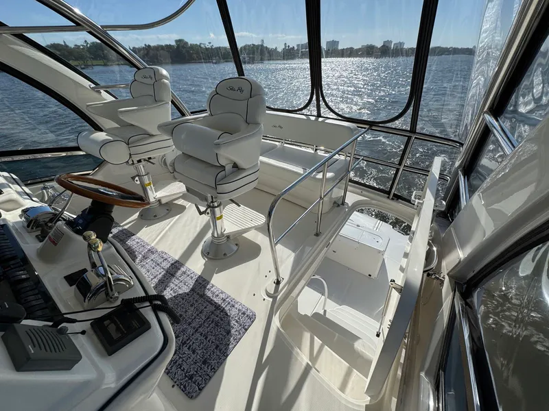 Slide: The Image of Sea ray 500 Sedan Bridge 2005 - 25