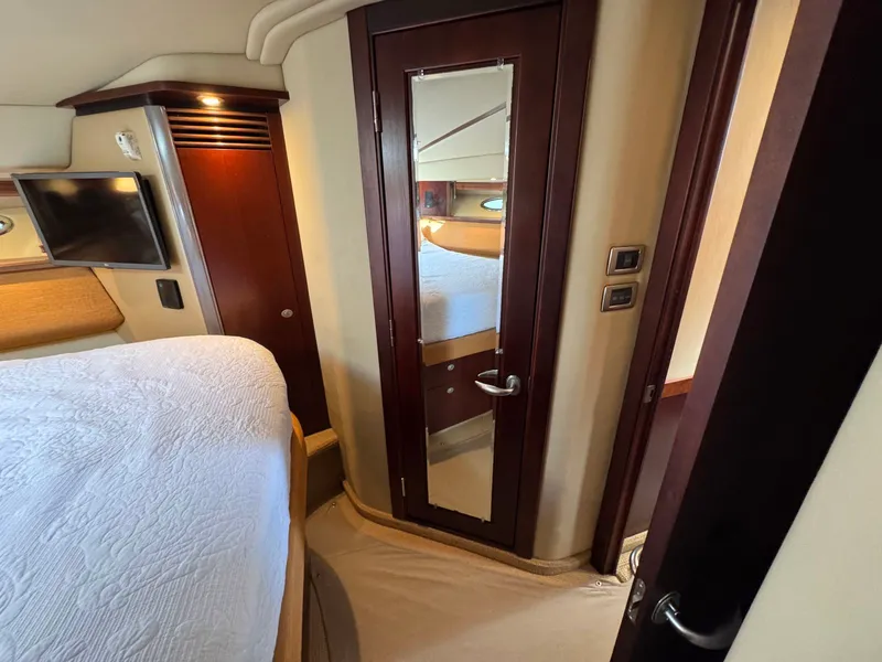 Slide: The Image of Sea ray 500 Sedan Bridge 2005 - 26