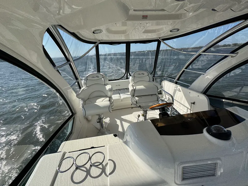 Slide: The Image of Sea ray 500 Sedan Bridge 2005 - 30