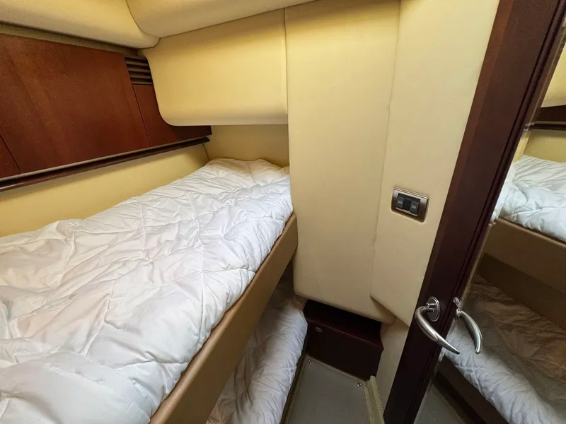 Slide: The Image of Sea ray 500 Sedan Bridge 2005 - 35