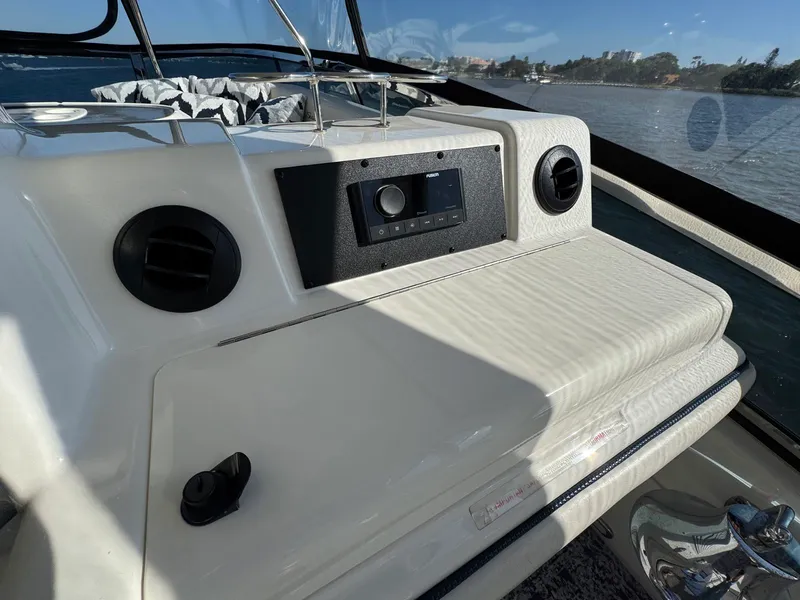 Slide: The Image of Sea ray 500 Sedan Bridge 2005 - 42