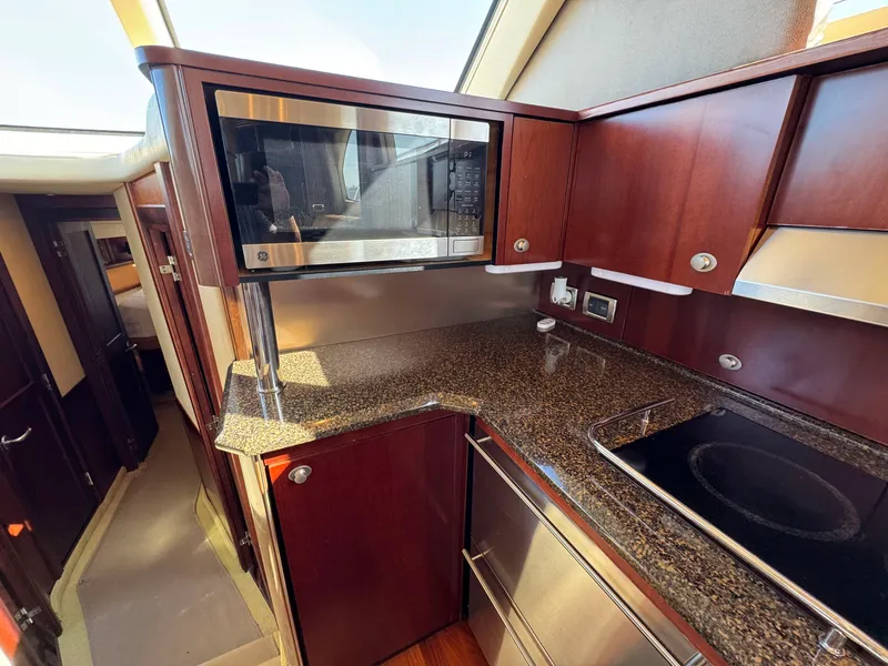 Slide: The Image of Sea ray 500 Sedan Bridge 2005 - 43