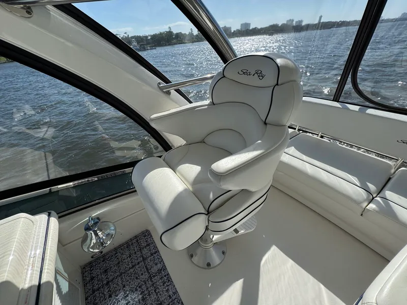 Slide: The Image of Sea ray 500 Sedan Bridge 2005 - 50